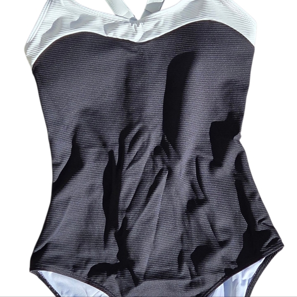 Elegant Black and White Women's One Piece Swimsuit Size M - Picture 4 of 4